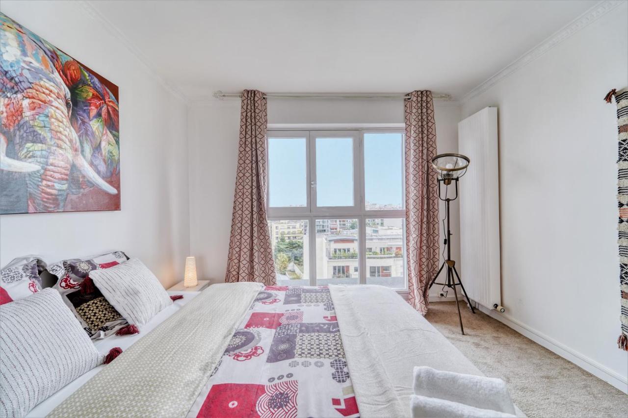 Chic And Spacious Apart With Parking Courbevoie Exterior photo